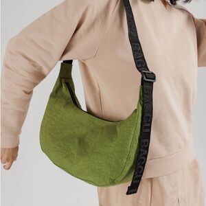 Baggu Medium Crescent in Avocado